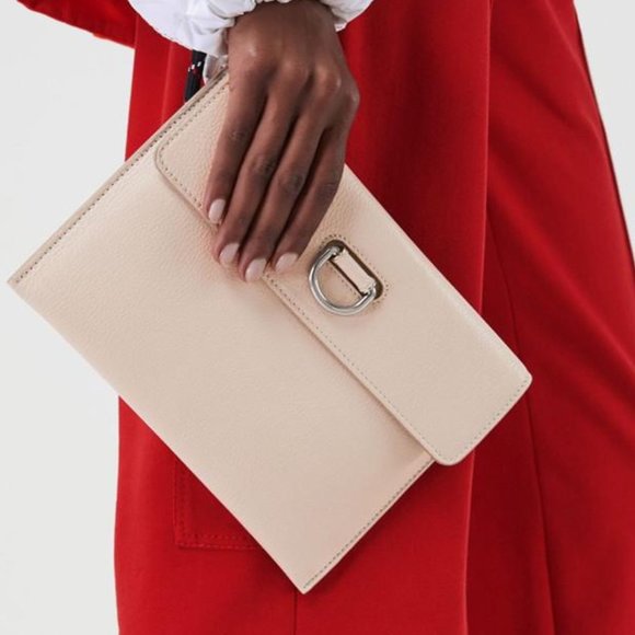 BURBERRY D-ring Leather Pouch With Coin Case - Picture 9 of 16